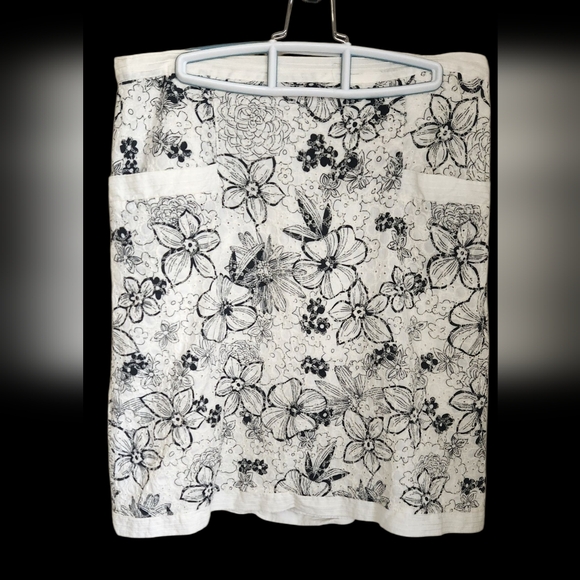 Max Studio Dresses & Skirts - Max Studio Y2K White Black Mini Skirt. Size L